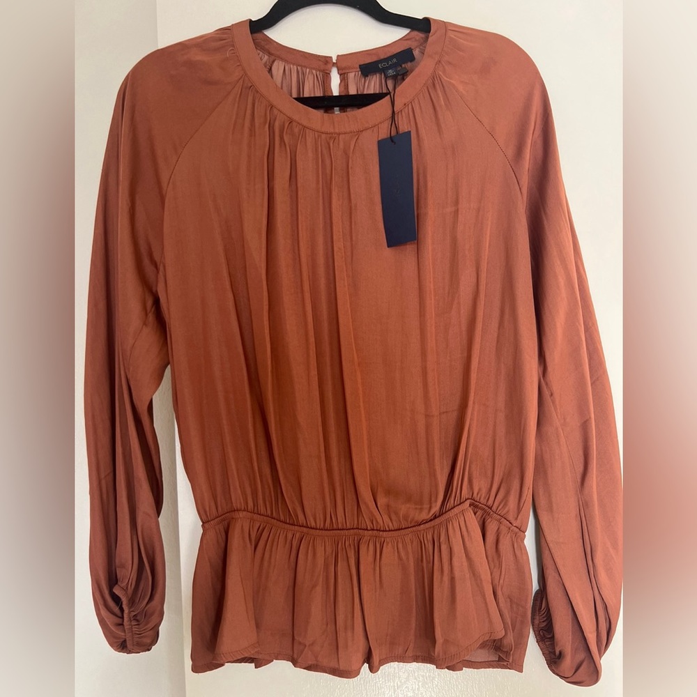 ECLAIR brown blouse with loose long sleeves, with spring at the waist,round neck